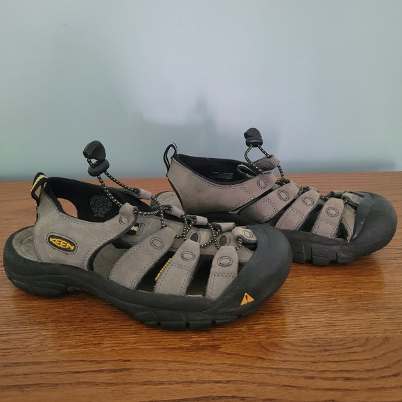Keen Newport Women's Hiking/Outdoors/Closed Toe Sandals US 7.5 Waterproof - Picture 1 of 11